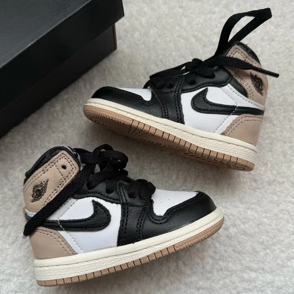 Nike Air Jordan Baby Sneakers "Latte" - Picture 2 of 9